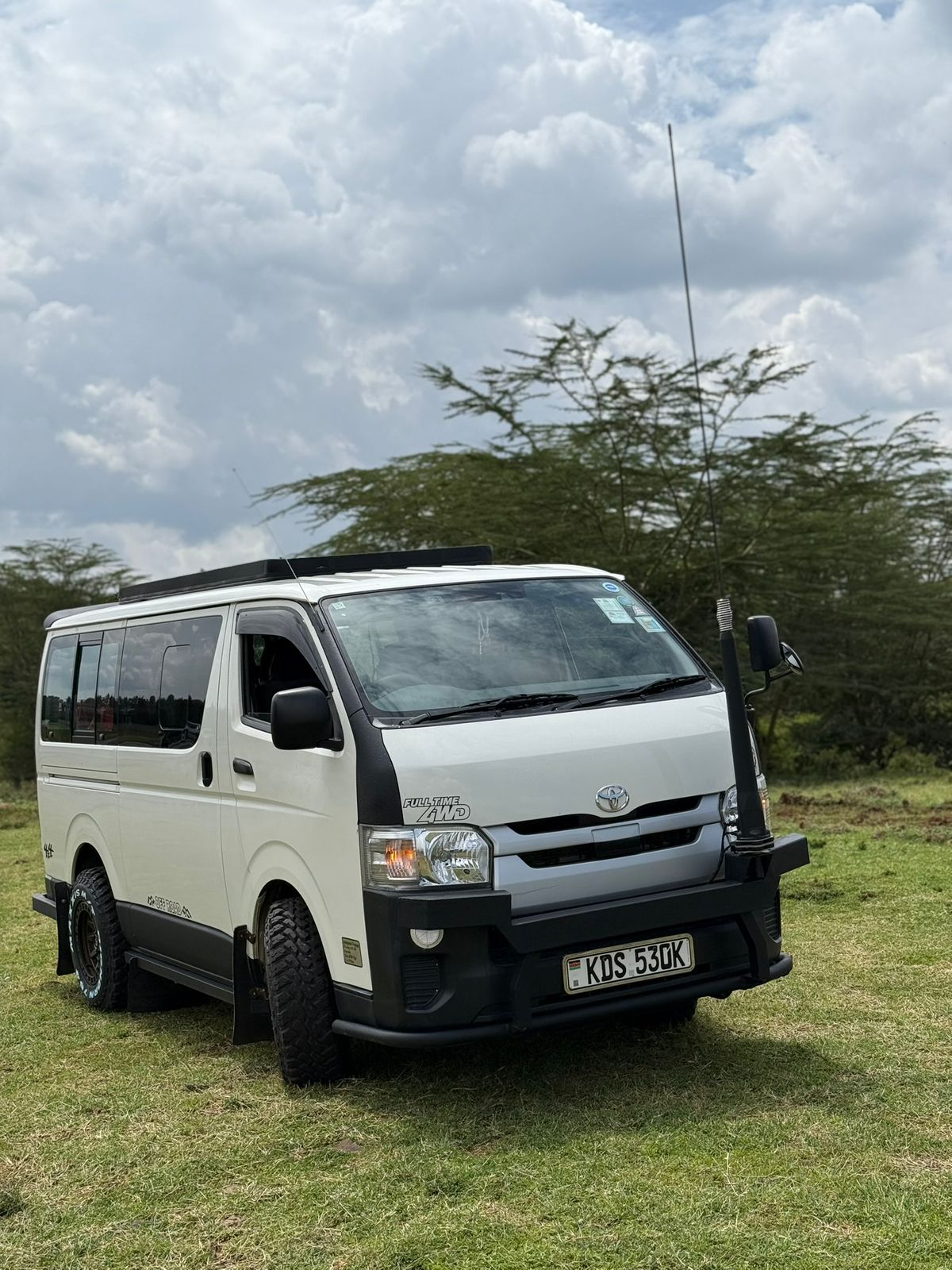 Toyota Hiace Pop-Up Roof Safari Van