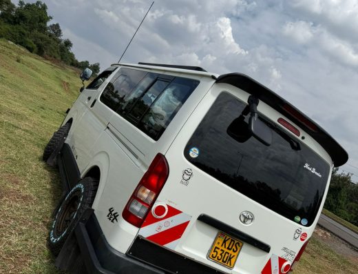 Toyota Hiace Pop-Up Roof Safari Van