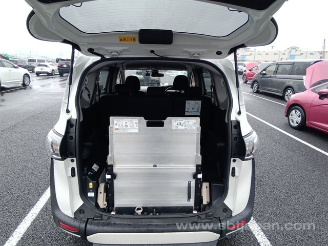 Wheelchair Accessible 5 seater Toyota Sienta with a ramp