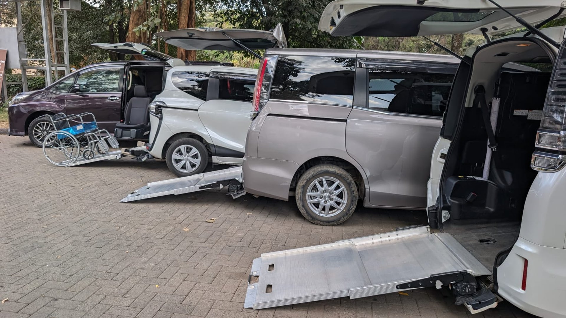 Accessible shuttle vans for travel between Kenya and Tanzania